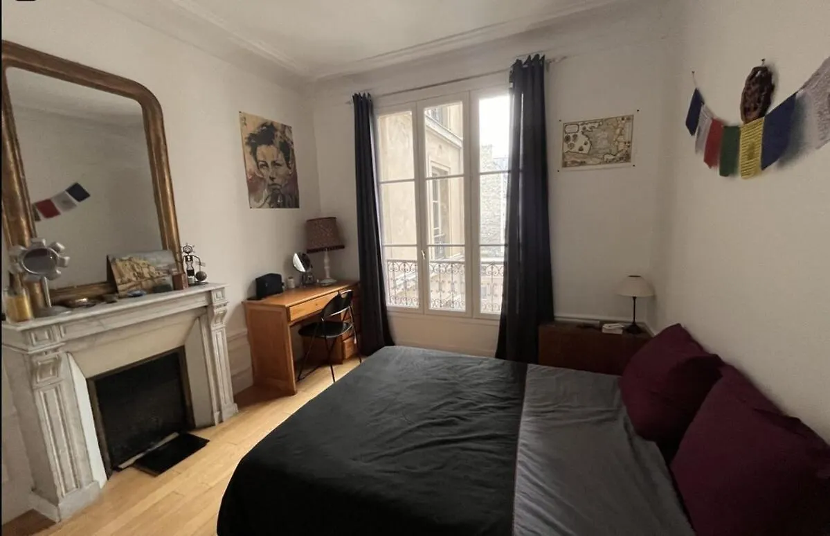 Bright Apartment On Rue Ballu Paris