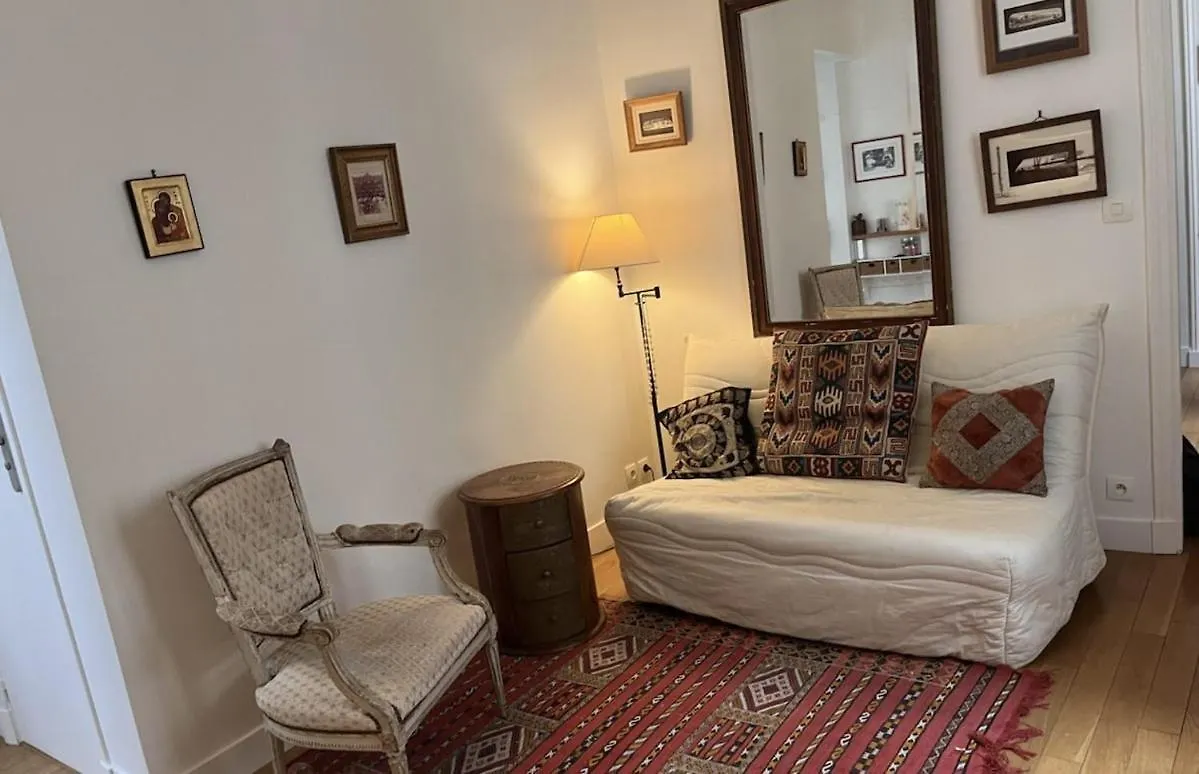 Bright Apartment On Rue Ballu Paris France