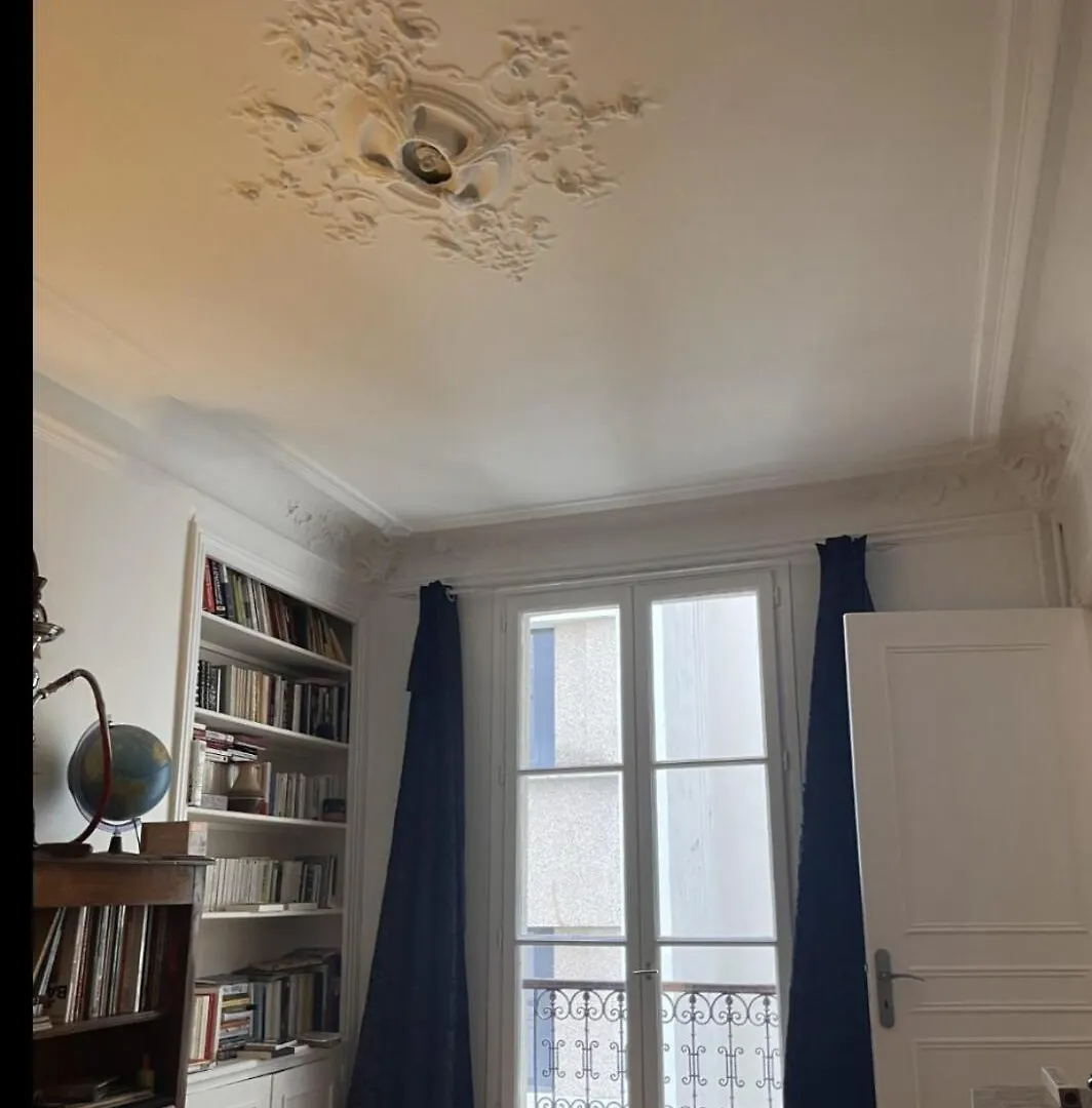 Bright Apartment On Rue Ballu Paris France